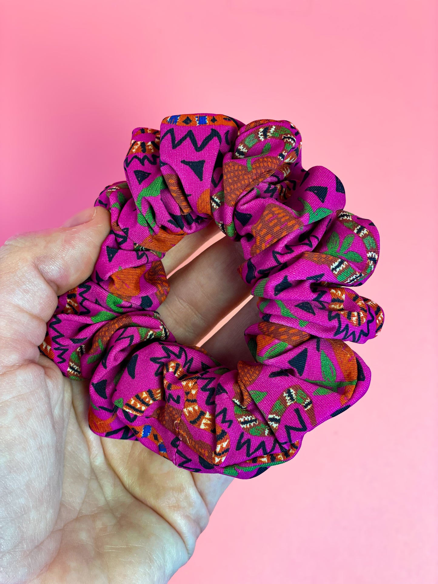 Happy Scrunchie, Magenta (M)